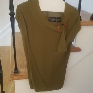 *NEVER WORN* short sleeve knit